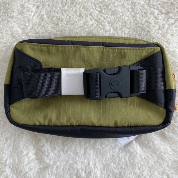 ❤️ Lululemon Mini Belt Bag Bronze Green/Black NWT - Picture 7 of 9